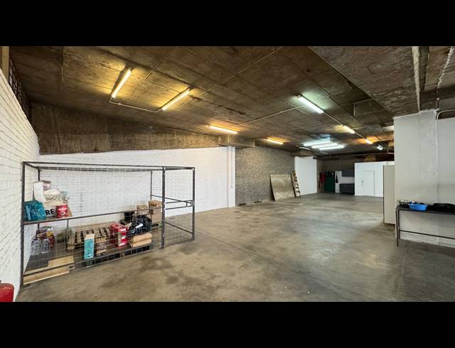 400M² WAREHOUSE TO LET IN WYNBERG